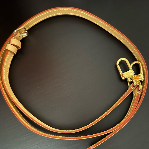 LOUIS VUITTON
Monogram Nano Speedy Bandouliere - Picture 12 of 16